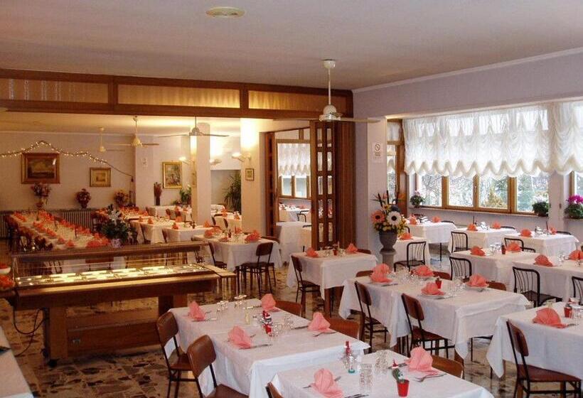 ホテル Albergo Delle Alpi