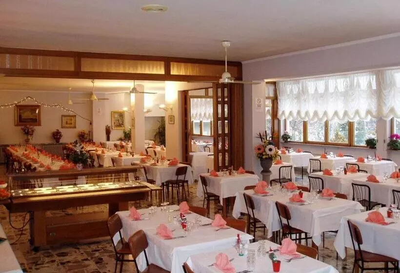 ホテル Albergo Delle Alpi