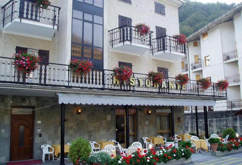 ホテル Albergo Delle Alpi