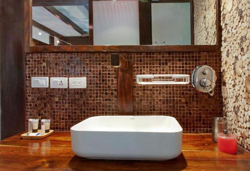 هتل Chaykovski Boutique H