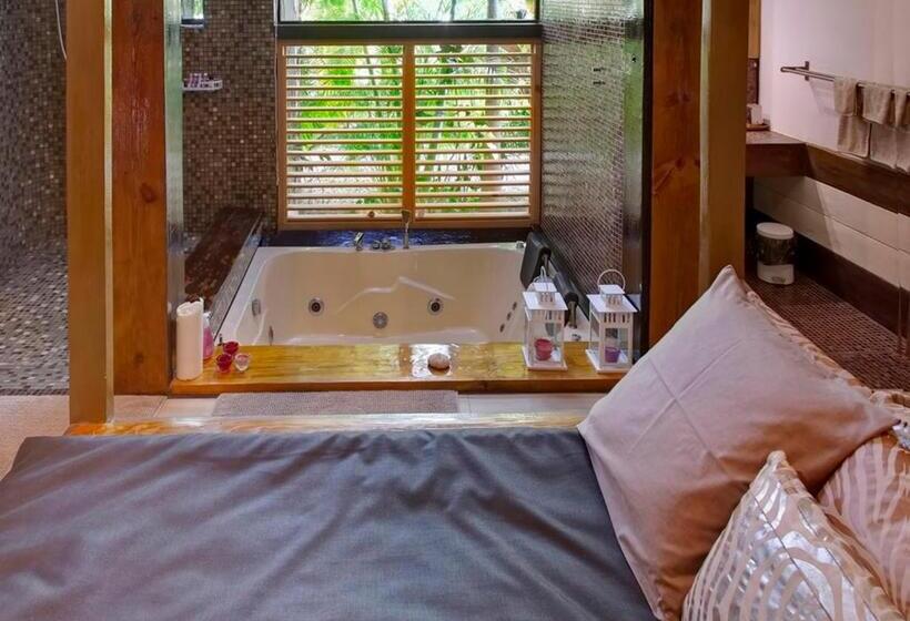 هتل Chaykovski Boutique H