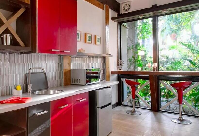 هتل Chaykovski Boutique H