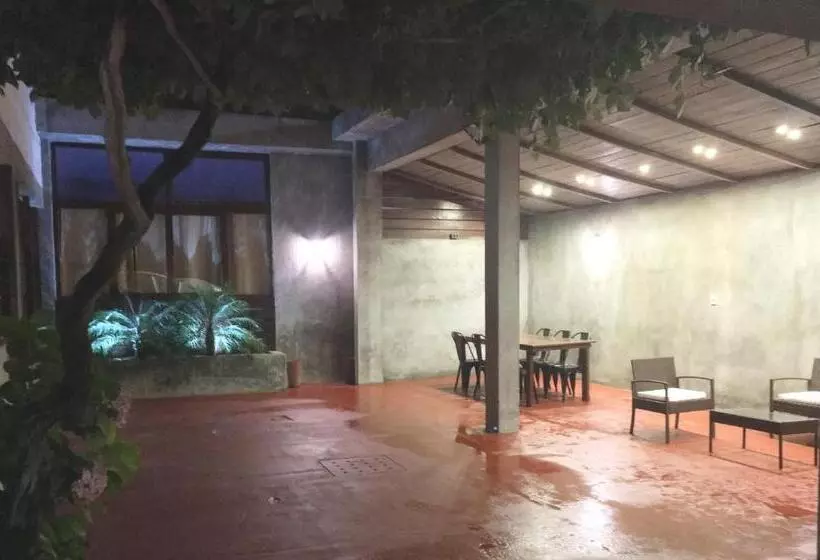 هتل Colonial