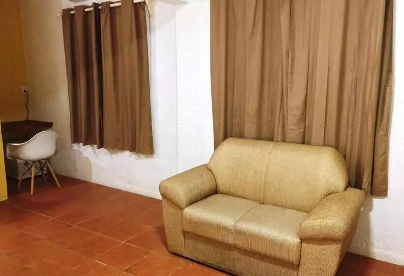 هتل Colonial