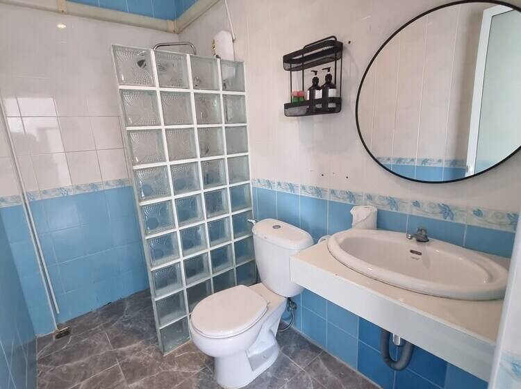 Hotelli Rateesumalee Pool View Kolarn