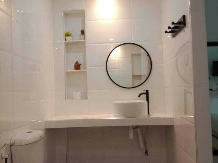 Hotelli Rateesumalee Pool View Kolarn