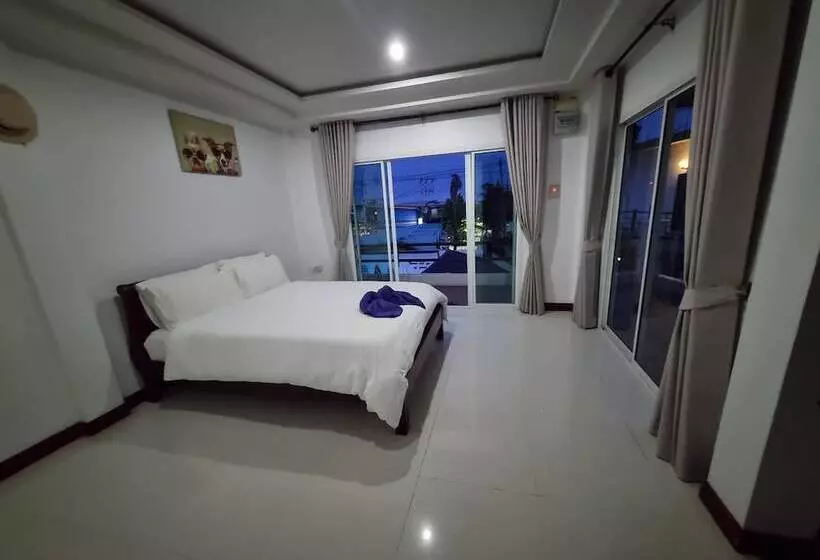 Hotelli Rateesumalee Pool View Kolarn