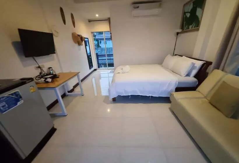 Hotelli Rateesumalee Pool View Kolarn