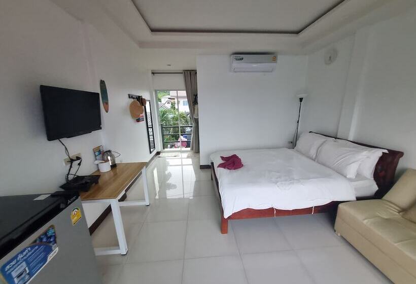 Hotelli Rateesumalee Pool View Kolarn