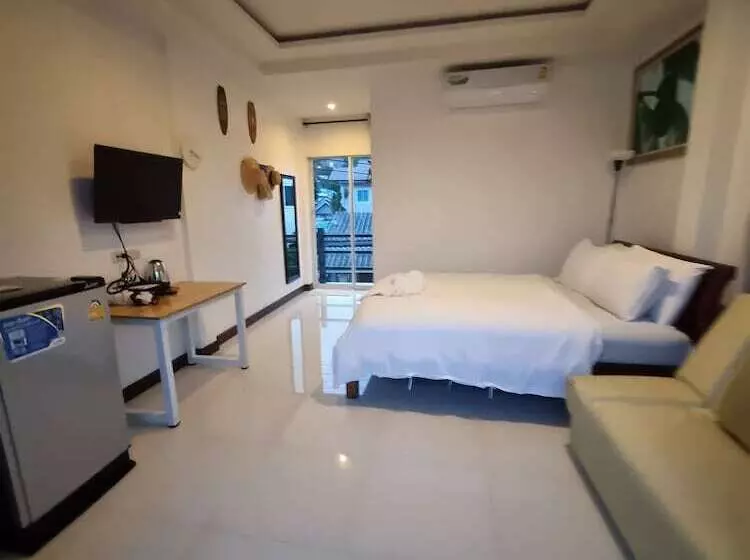 Hotelli Rateesumalee Pool View Kolarn