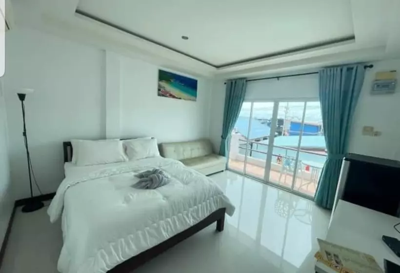 Hotelli Rateesumalee Pool View Kolarn