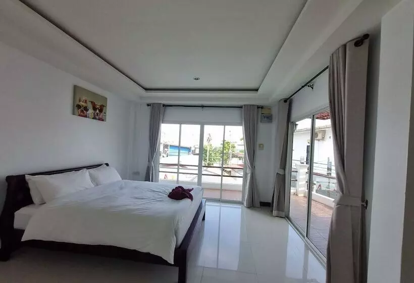 Hotelli Rateesumalee Pool View Kolarn