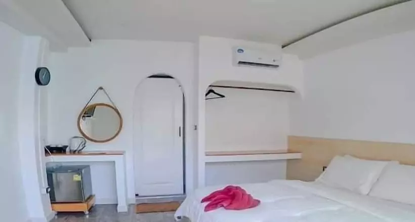 Hotelli Rateesumalee Pool View Kolarn