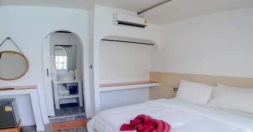 Hotelli Rateesumalee Pool View Kolarn