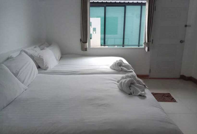 Hotelli Rateesumalee Pool View Kolarn