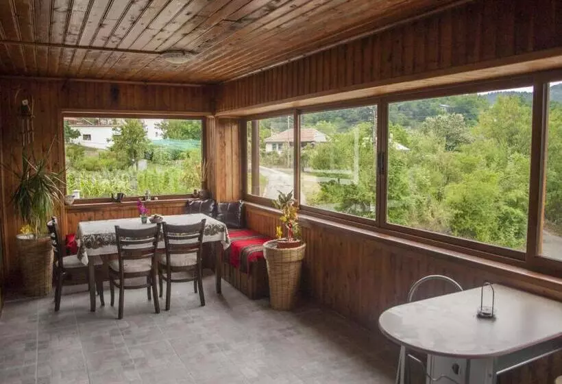 Majatalo Guest House Balkanski Kat