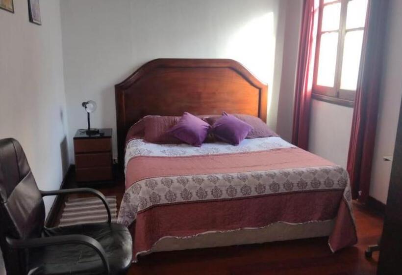 پانسیون Hostal Cotroneo