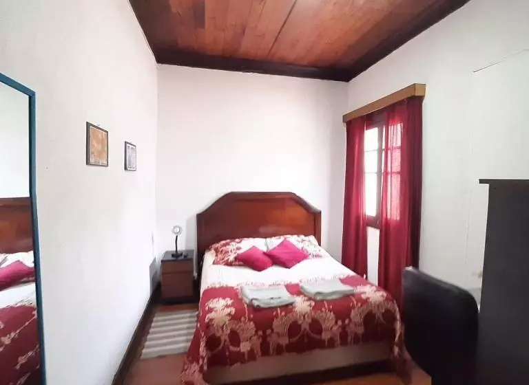 Majatalo Hostal Cotroneo