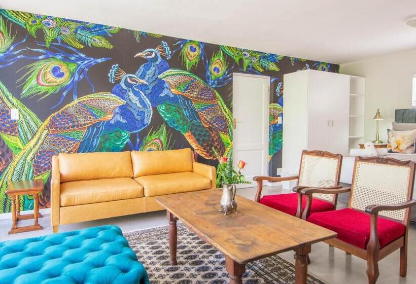 بنسيون Rozenburg Guest House