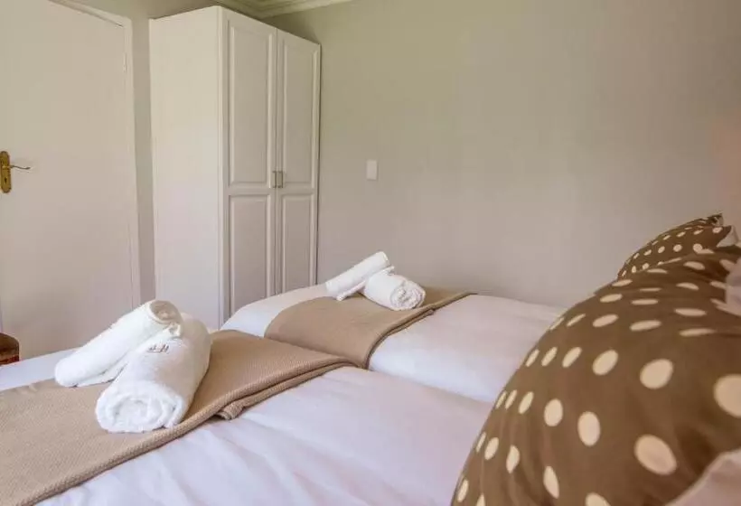 ペンション Rozenburg Guest House
