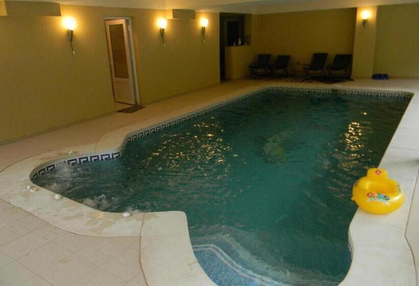 پانسیون Vila Giulia