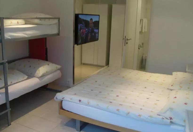 Vista Resort Hostel