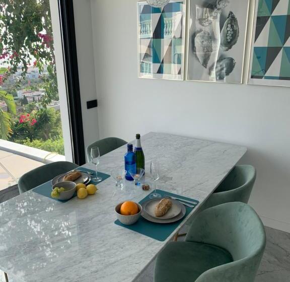 تختخواب و صبحانه Sunshine Bluehill