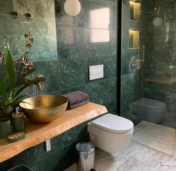 تختخواب و صبحانه Sunshine Bluehill