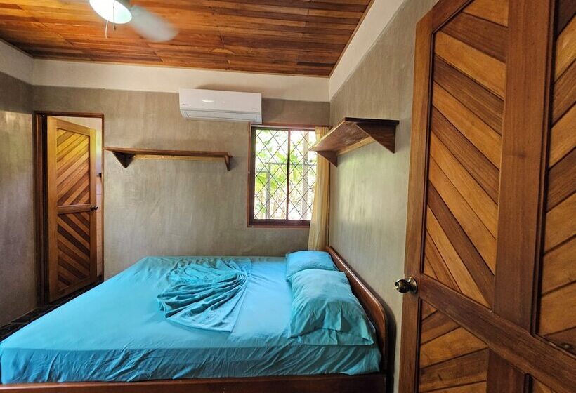 هتل Don Jon S Surf And Yoga Lodge