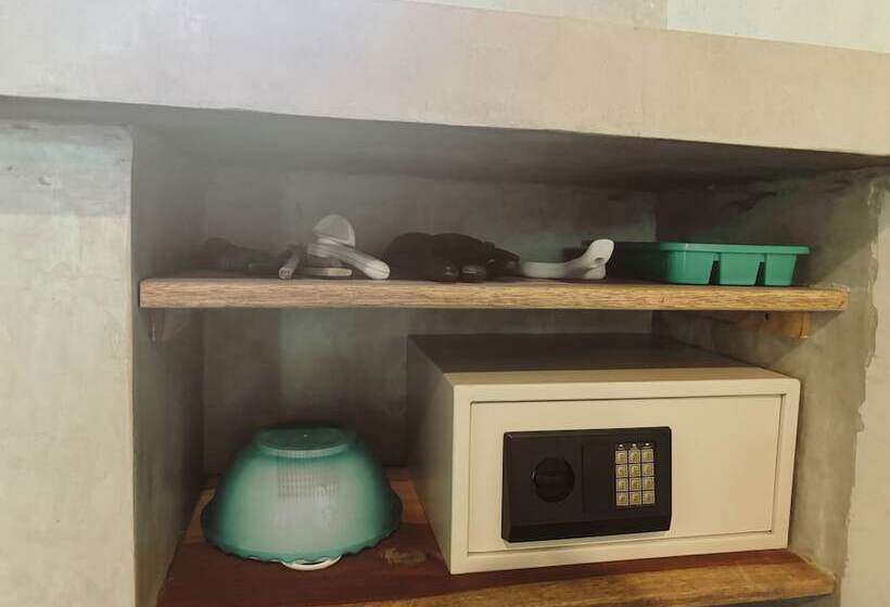 هتل Don Jon S Surf And Yoga Lodge