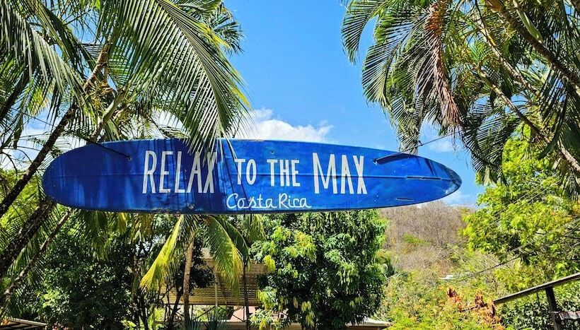 هتل Don Jon S Surf And Yoga Lodge