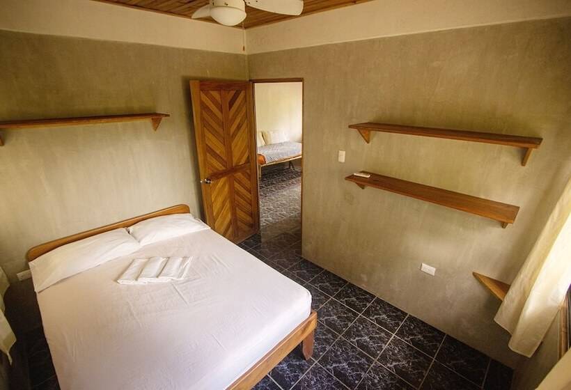 هتل Don Jon S Surf And Yoga Lodge