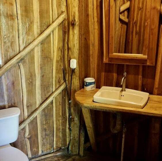 هتل Don Jon S Surf And Yoga Lodge