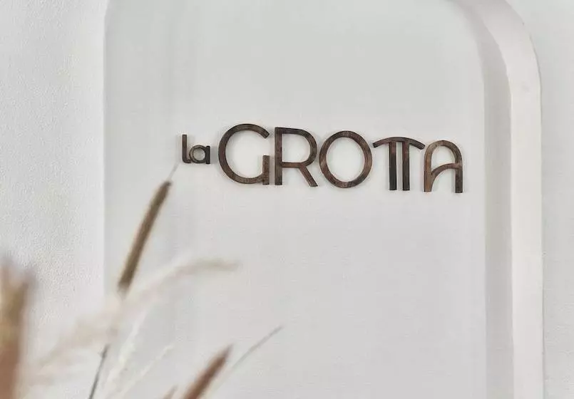 هتل La Grotta
