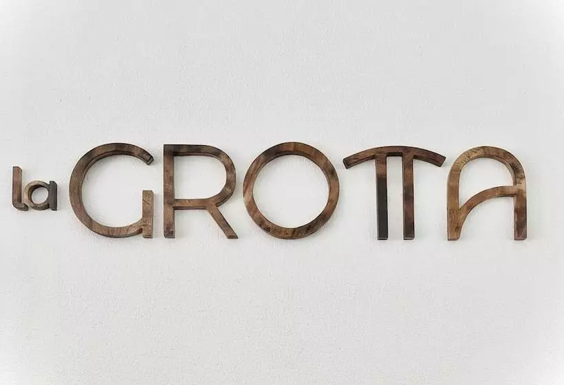 هتل La Grotta