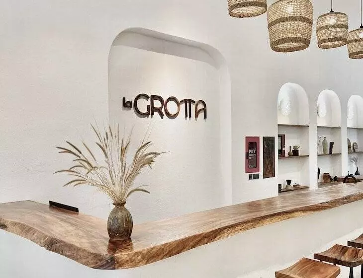 هتل La Grotta