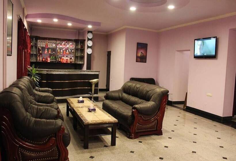 هتل Moulin Rouge Inn