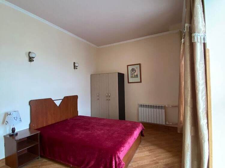 هتل Moulin Rouge Inn