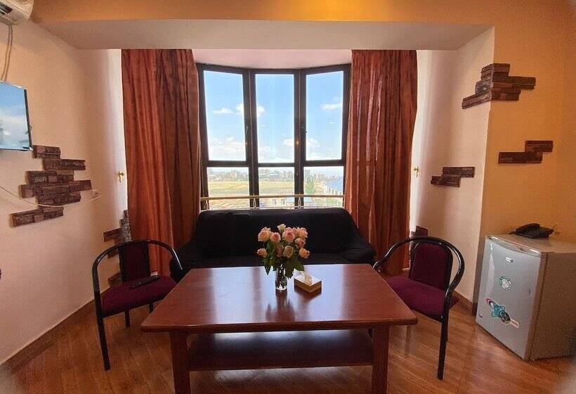 هتل Moulin Rouge Inn