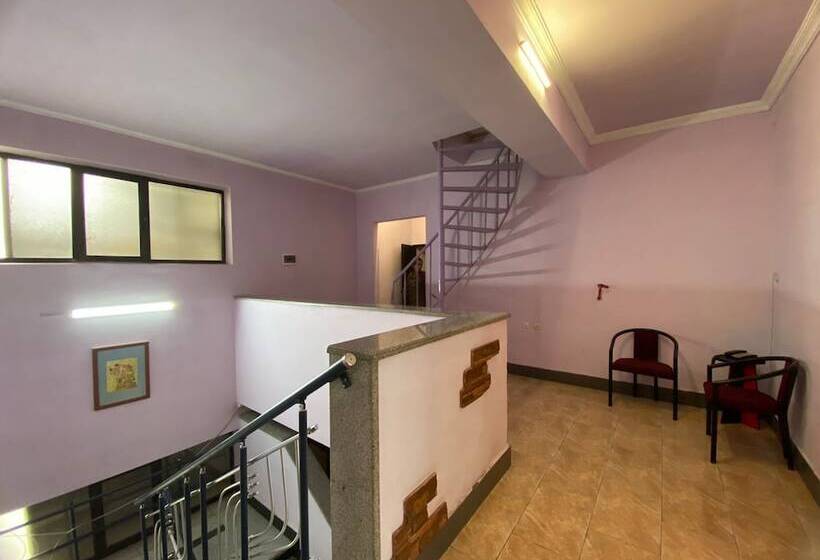 هتل Moulin Rouge Inn