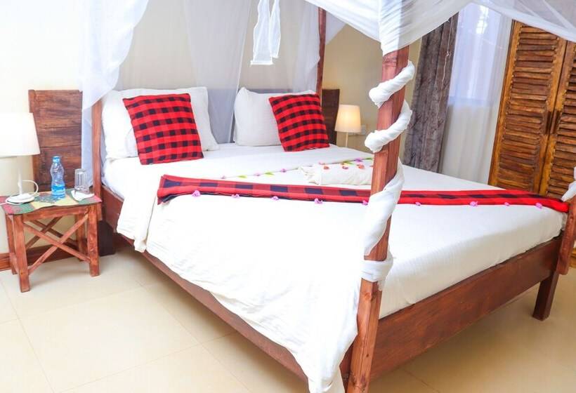 Hotel River Lumi Resort   Taveta