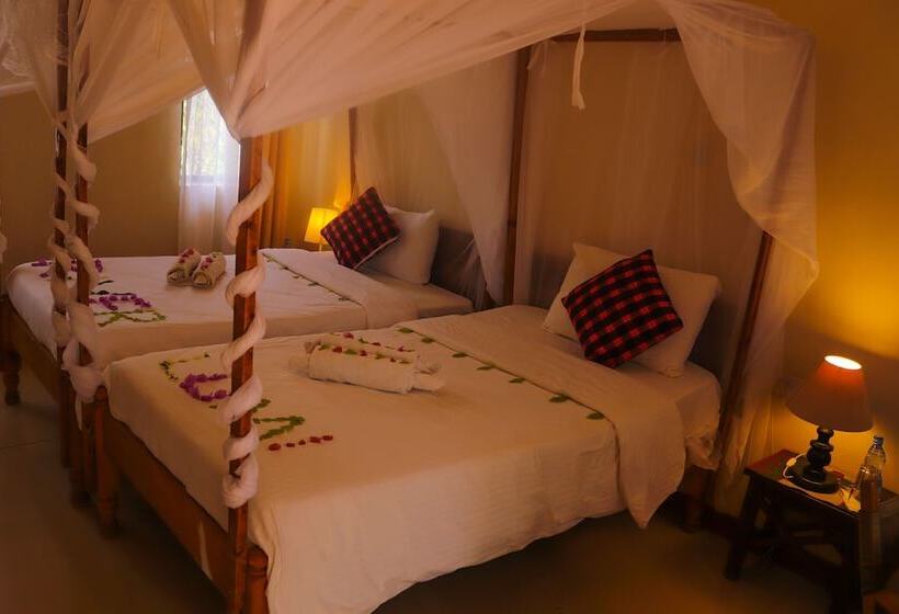 Hotel River Lumi Resort   Taveta