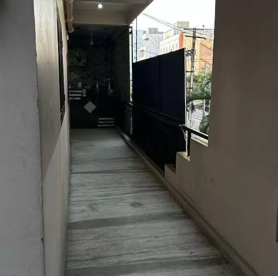Iroomz Hotel Shree Jagannath