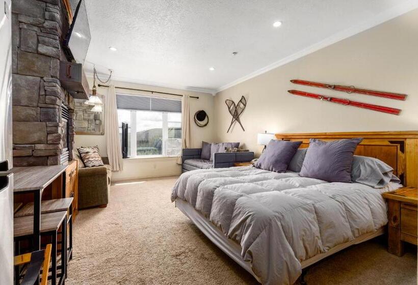 King Suite   4 Guest   Hot Tub   Pool   Free Shuttle   Cedar Breaks Lodge