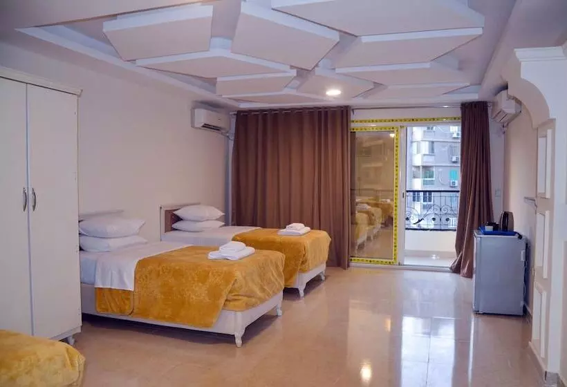 پانسیون Pyramid View Inn