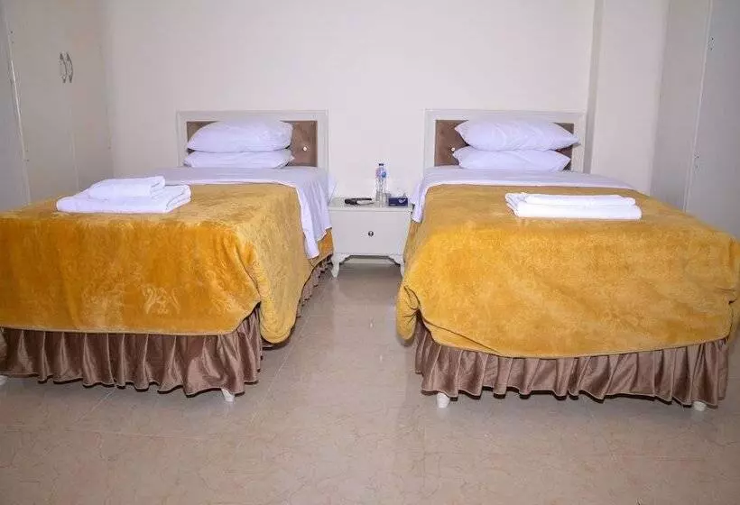 پانسیون Pyramid View Inn