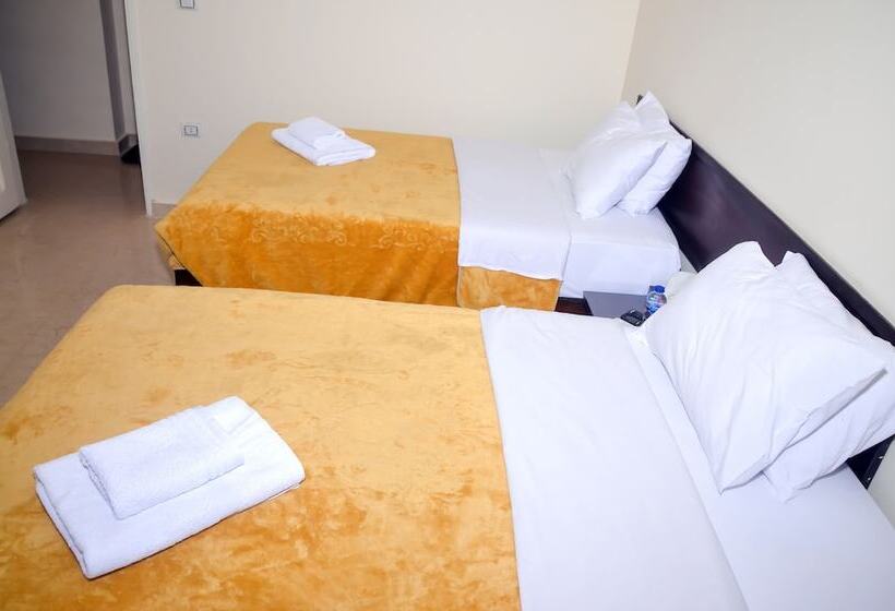 پانسیون Pyramid View Inn