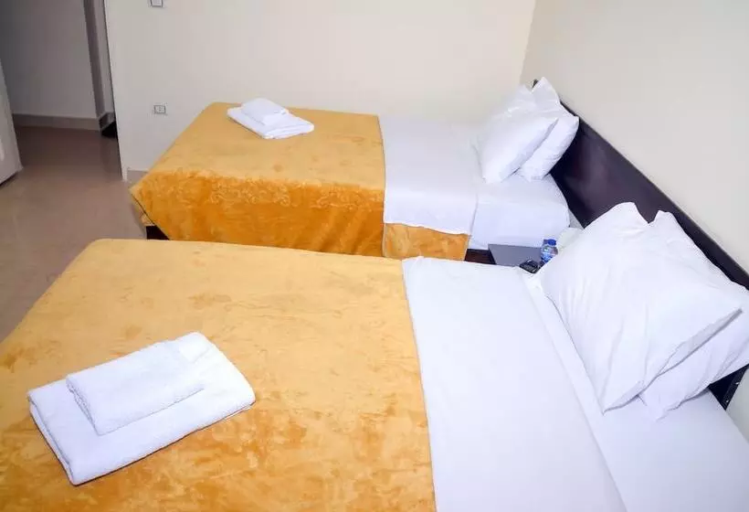 پانسیون Pyramid View Inn