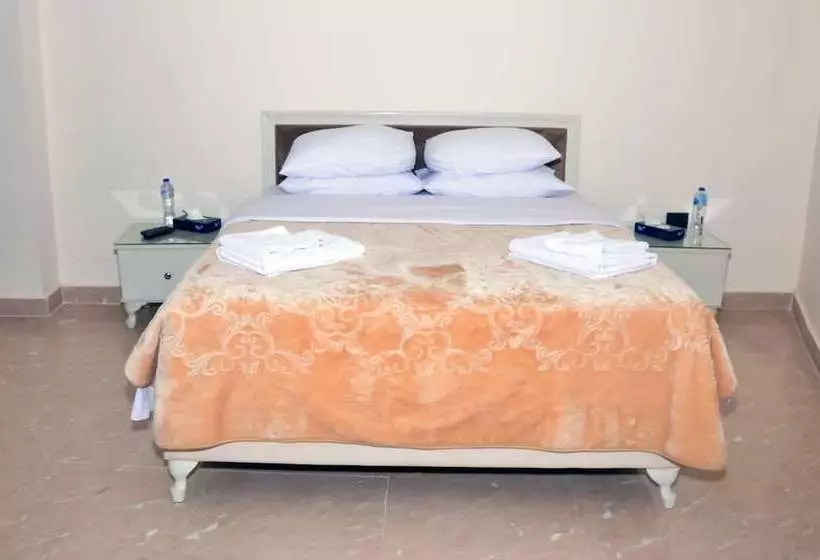 پانسیون Pyramid View Inn