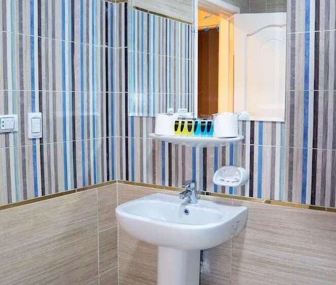 پانسیون Pyramid View Inn